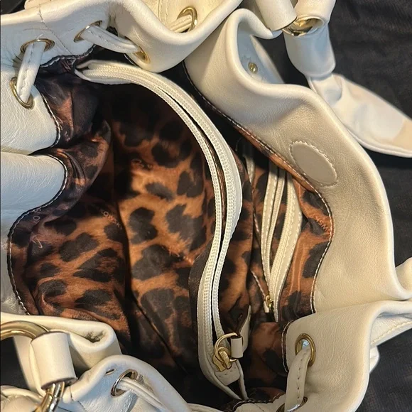 B Makowsky White w Gold Hardware Soft Leather Shoulder Bag w Dust Bag - Picture 5 of 7